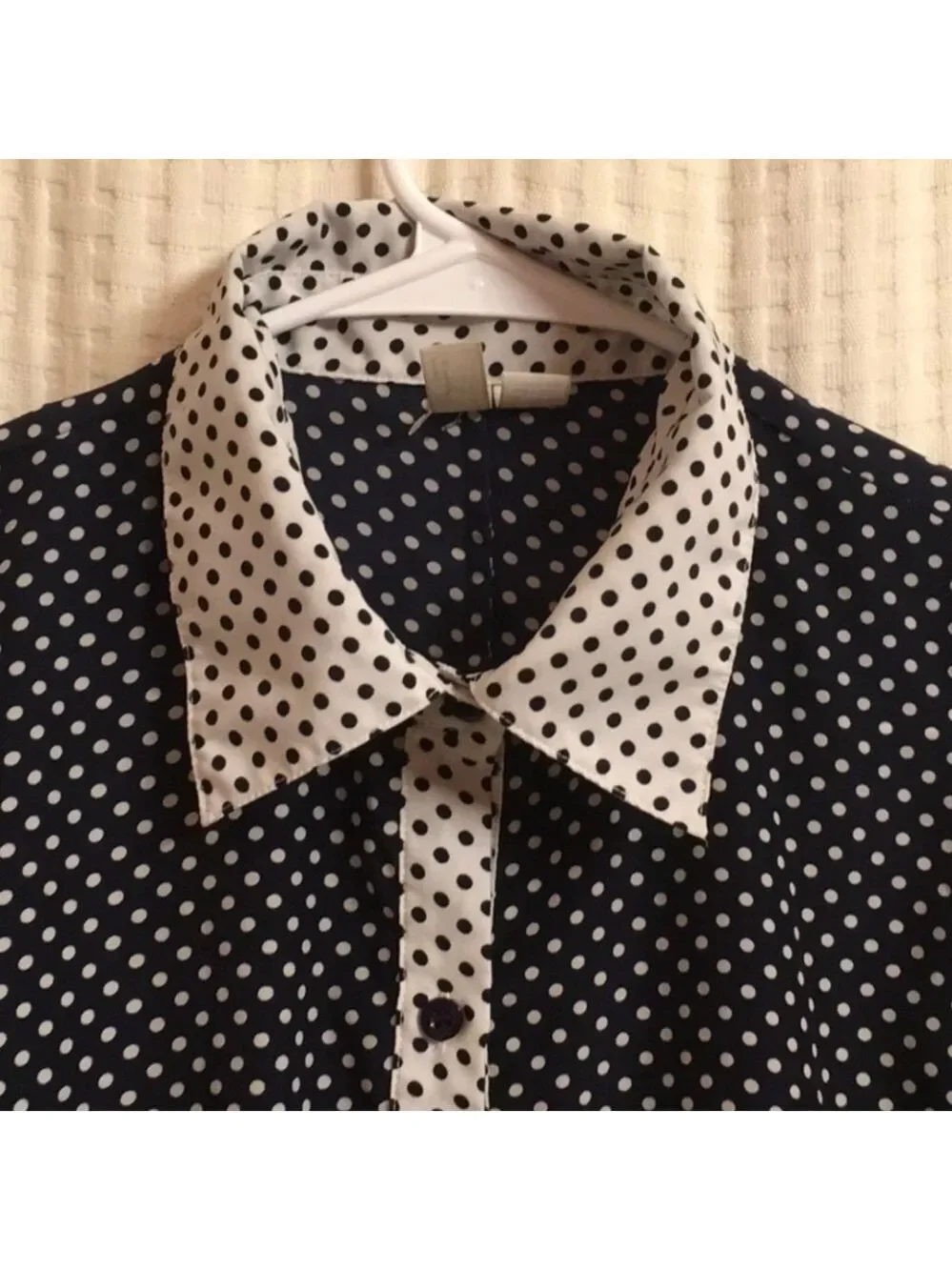 Forever 21 Modest womens size Medium polka dots dark blue white‎ button-d…